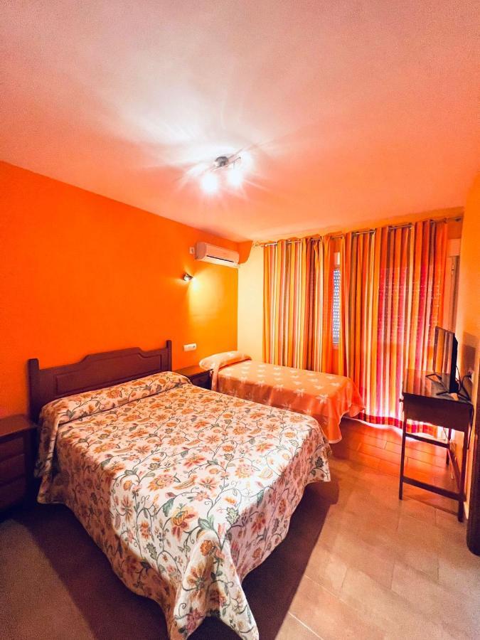 Hostal Muriel Aljaraque Bagian luar foto